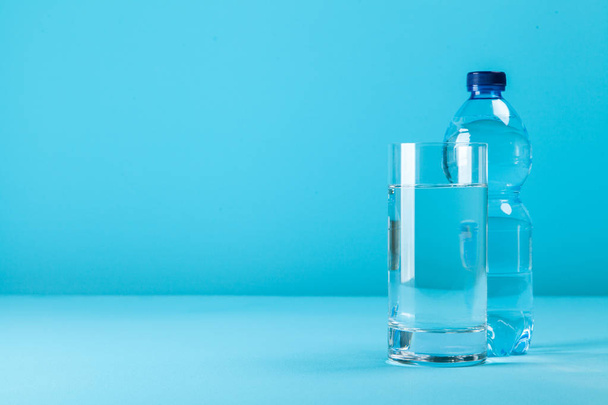 Plastic water bottle - Foto, afbeelding