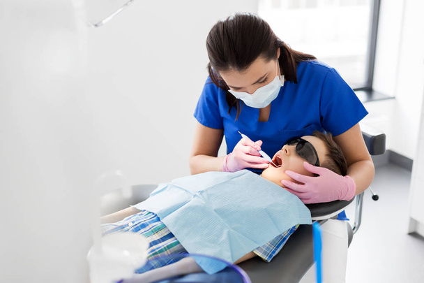 dentist checking for kid teeth at dental clinic - Фото, зображення