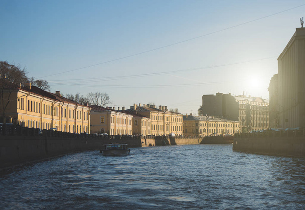 Водные экскурсии по рекам и каналам Санкт-Петербурга
 - Фото, изображение