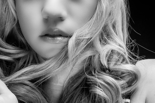 Artistic closeup photo of a young woman - Foto, imagen