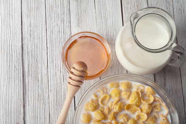 healthy breakfast: cornflakes with milk - Fotografie, Obrázek