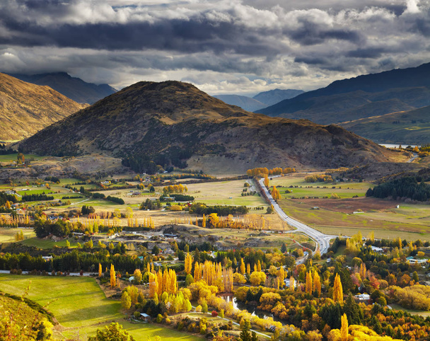 秋の風景は、クイーンズタウン、ニュージーランドの近く - 写真・画像