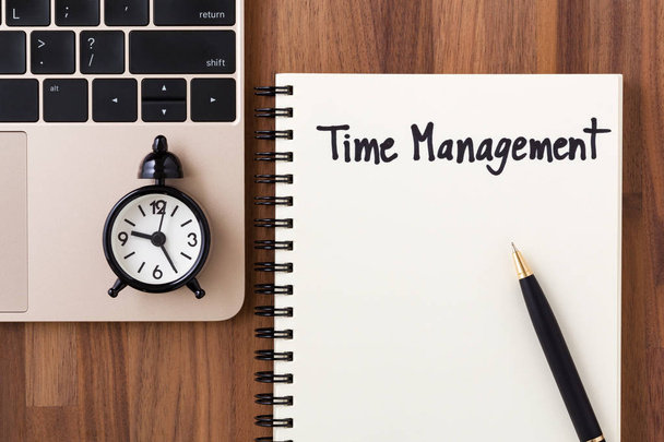 Time management concept with clock on computer, notebook and pen - Photo, Image