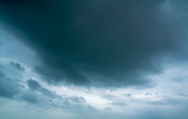 Sfondo di nuvole scure prima di un temporale - Foto, immagini