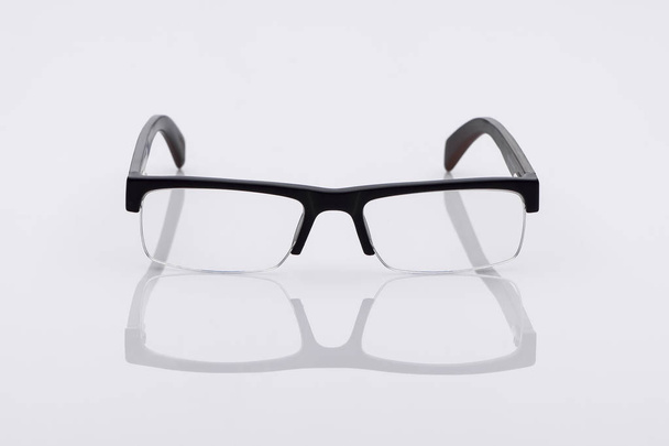 egy könnyű felület gondolkodás klasszikus optikai szemüveg - Fotó, kép
