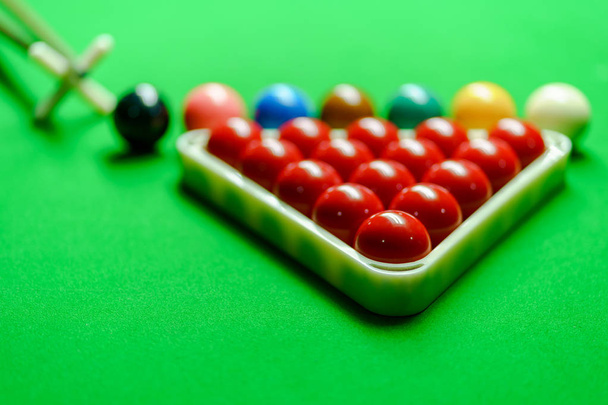 bolas de snooker na mesa de snooker verde
 - Foto, Imagem