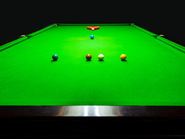 snooker golyó a zöld biliárd asztal - Fotó, kép