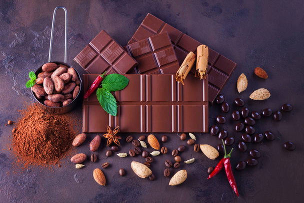 chocolat et cacao sur fond noir - aliments sucrés
 - Photo, image