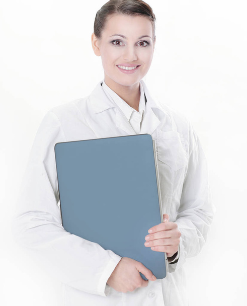 médecin femme réussie avec un ordinateur portable .isolated sur blanc
 - Photo, image