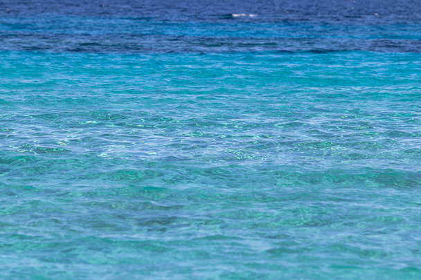 A Földközi-tenger gyönyörű kék víz - Fotó, kép