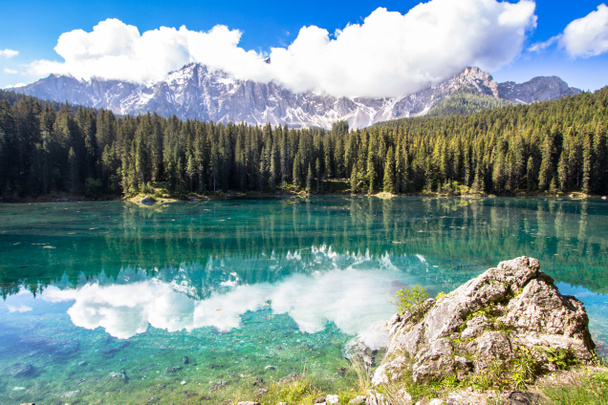 Karersee (Lago di Carezza), lac dans les Dolomites au Tyrol du Sud, Italie
 - Photo, image