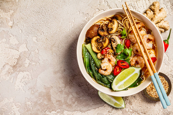Asian soup with noodles - Valokuva, kuva