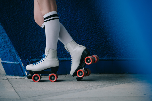 partial view of woman in white high socks and retro roller skates - Foto, Imagem