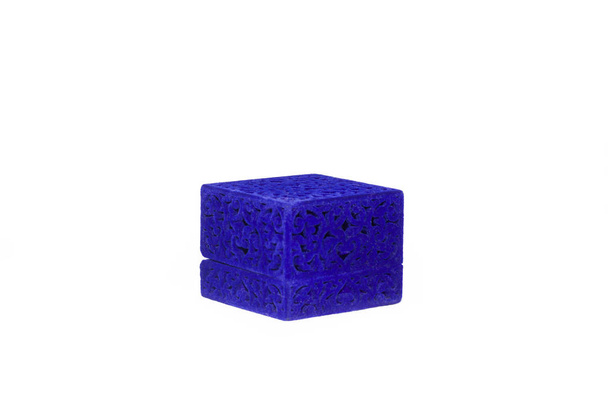 blaue Box für Trauringe auf weißem Hintergrund - Foto, Bild
