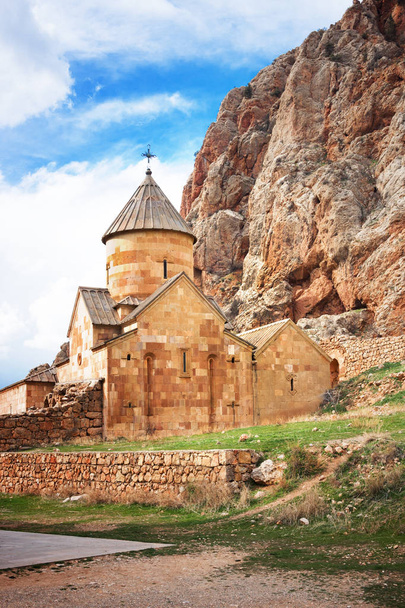 Scenic Novarank monastery in Armenia. Noravank monastery was founded in 1205. It is located 122 km from Yerevan in a narrow gorge made by the Darichay river nearby the city of Yeghegnadzor - Fotografie, Obrázek