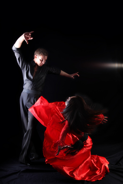 Dançarinos contra fundo preto
 - Foto, Imagem