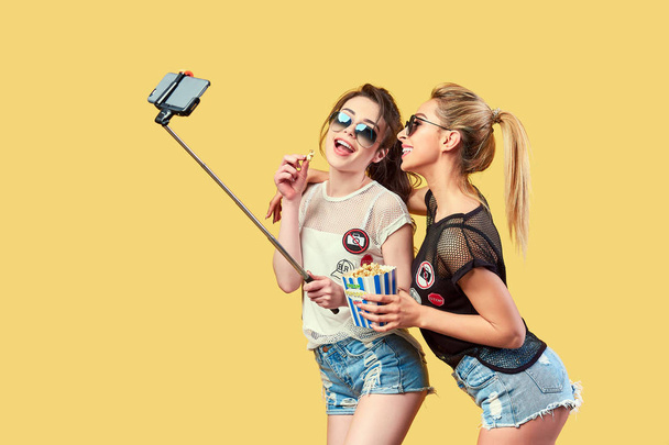 Women taking selfie with popcorn - 写真・画像