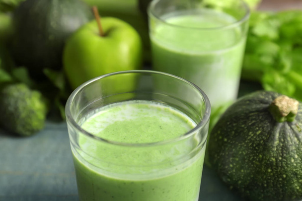 Glass with healthy detox smoothie and ingredients on table, closeup - Foto, Imagen