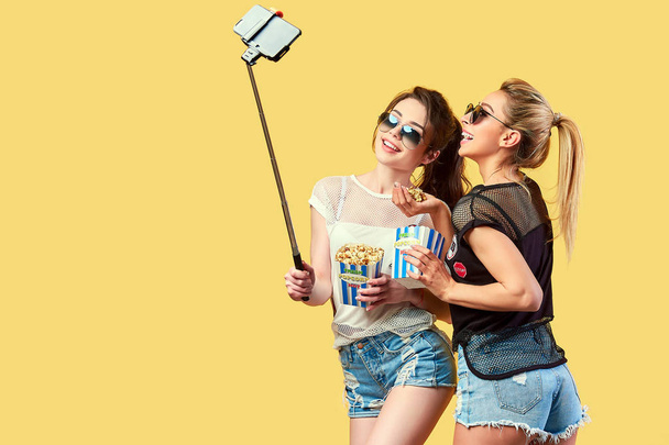Women taking selfie with popcorn - Foto, Imagem