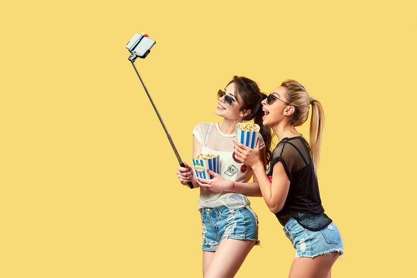 Women taking selfie with popcorn - Foto, Imagem