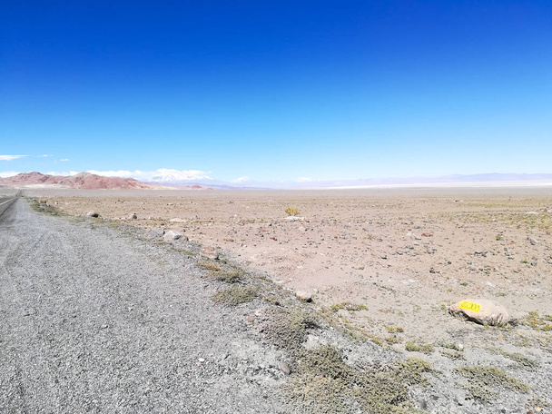 Strada per la riserva naturale del fenicottero, Cile. San Pedro de Atacama, Riserva Nazionale di Los Flamencos
 - Foto, immagini