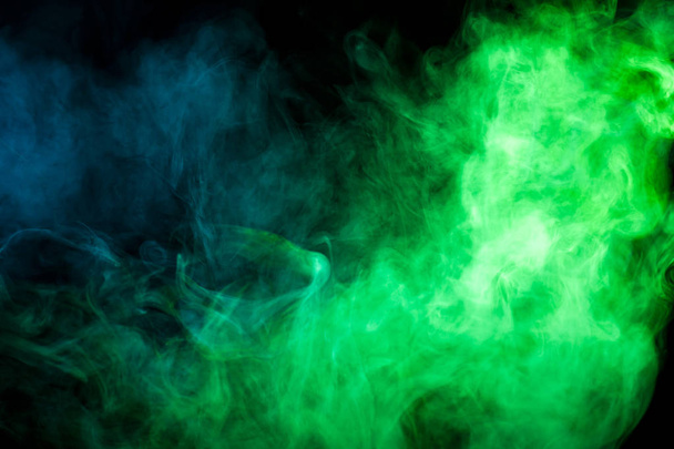 Zielony i niebieski dym na czarnym tle - Zdjęcie, obraz
