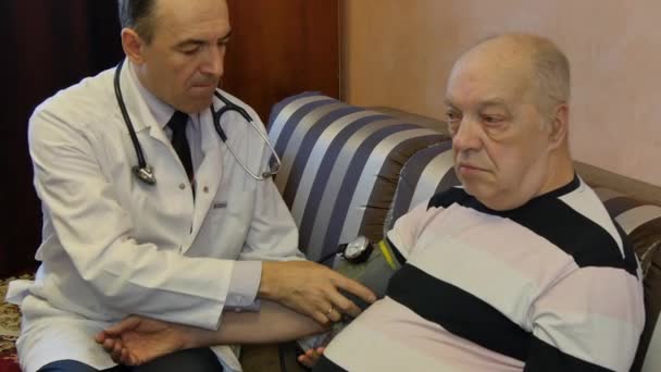 Family doctor measures patients blood pressure. - Кадри, відео