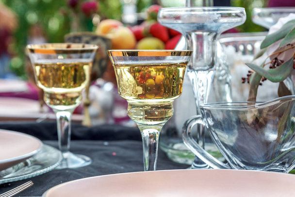 une coupe de champagne à la table de mariage
 - Photo, image