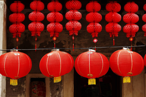 Lámpara de papel rojo chino
 - Foto, imagen