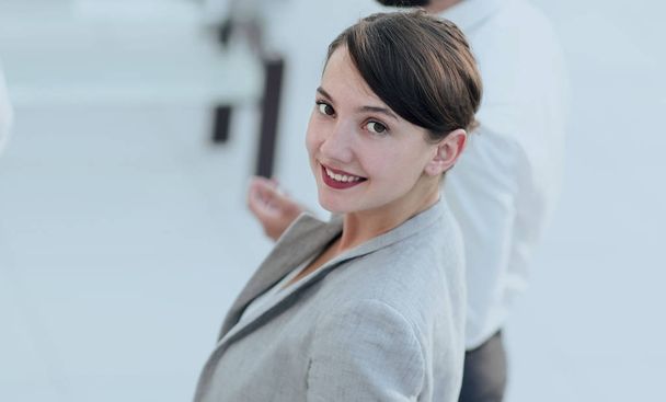confident business woman on blurred background office. - Valokuva, kuva