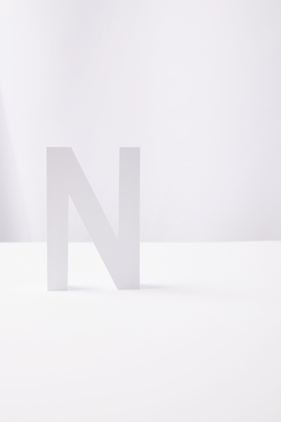 літера N з паперу, на білому тлі з пробілом для копіювання
 - Фото, зображення