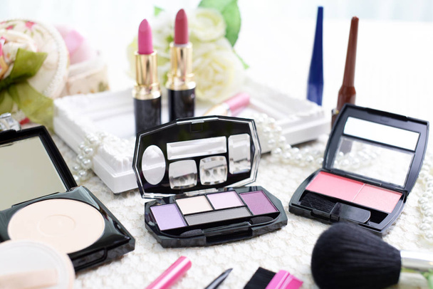Decoratieve cosmetica voor make-up - Foto, afbeelding