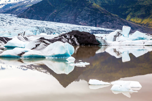 Ice floes on water surface of Ice Lagoon, Iceland. - 写真・画像