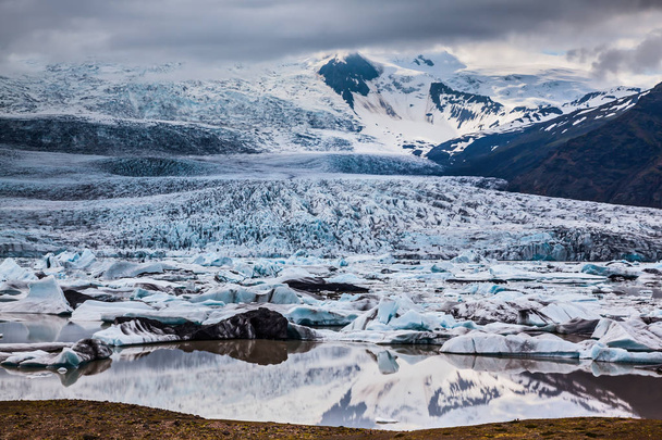 Ice floes on water surface of Ice Lagoon, Iceland. - Foto, immagini