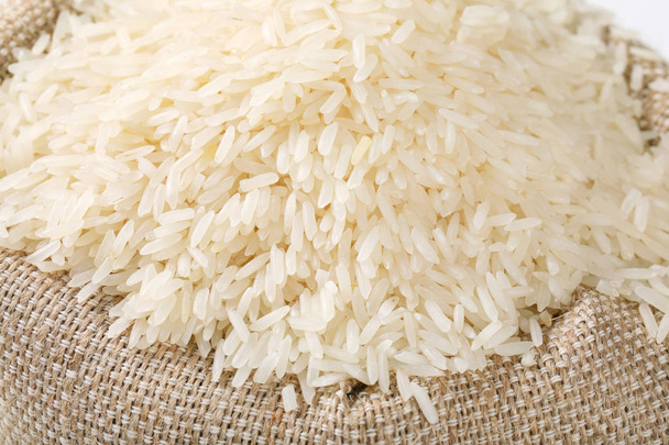 мешок с белым длинным зерном риса - подробно
 - Фото, изображение