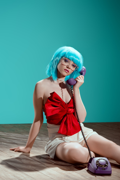 beautiful fashionable female model talking by telephone and looking at camera - Foto, Bild