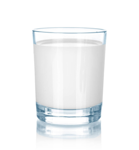 vaso de leche aislado en blanco - Foto, imagen