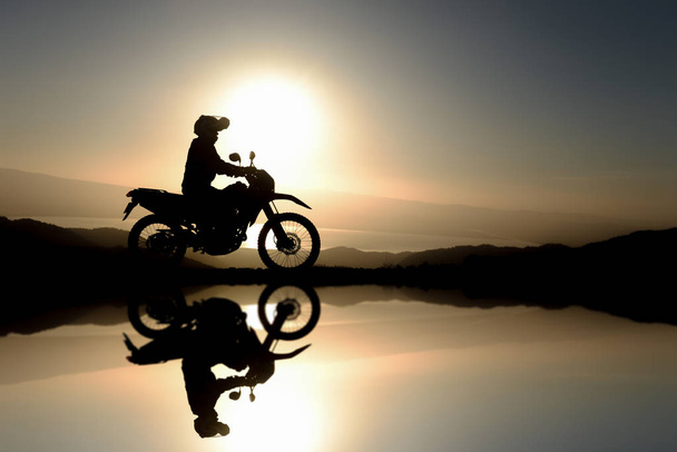 moottoripyörä retki, etsintä ja seikkailu matkat
 - Valokuva, kuva