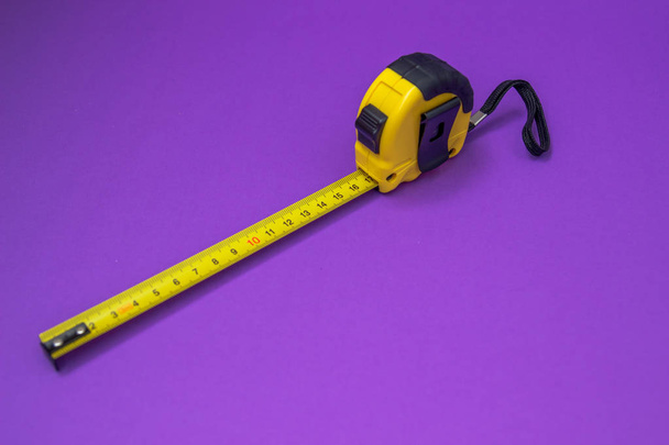 New Roulette construction yellow on purple background - Foto, Imagen