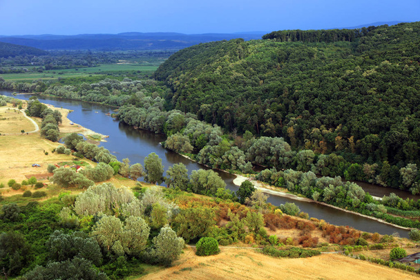 River Mures Valley em Arad, Roménia, Europa
 - Foto, Imagem