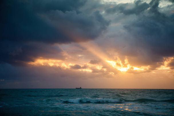 Kora reggeli napfelkeltét mint látott-ból Miami Beach az Atlanti-óceán - Fotó, kép