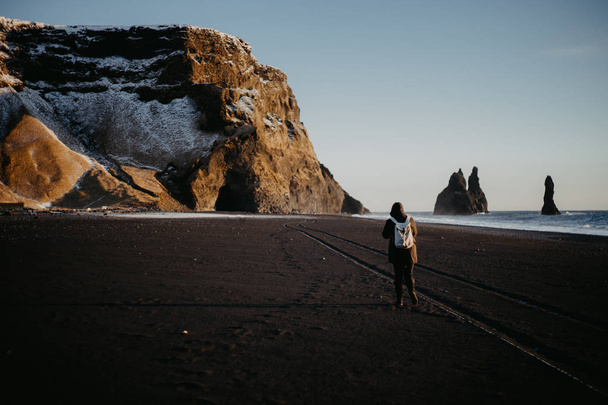 Playa de Reinsfjara, Islandia al atardecer
 - Foto, Imagen