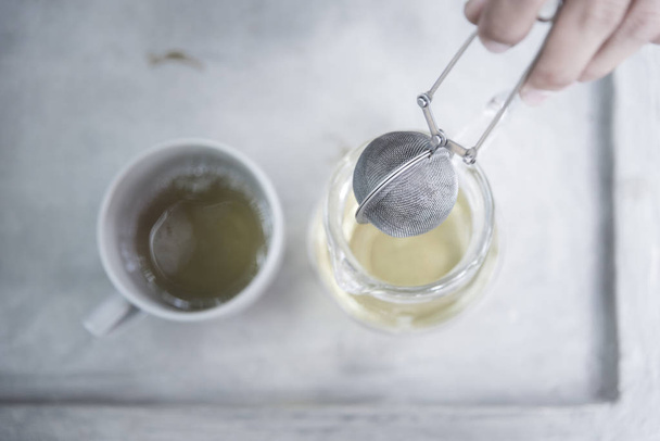 茶葉とビンテージの健康茶カップ - 写真・画像
