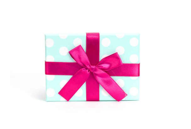 Caja de regalo para Navidad, fondo blanco aislado
 - Foto, imagen