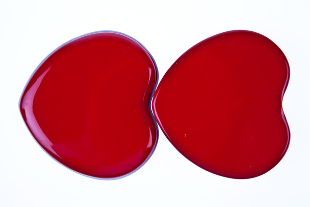 Dos corazones rojos juntos aislados sobre fondo blanco
 - Foto, Imagen