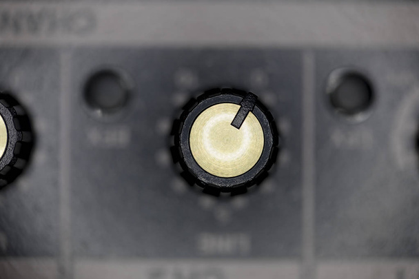 Boutons d'amplificateur avec faible profondeur de champ
 - Photo, image