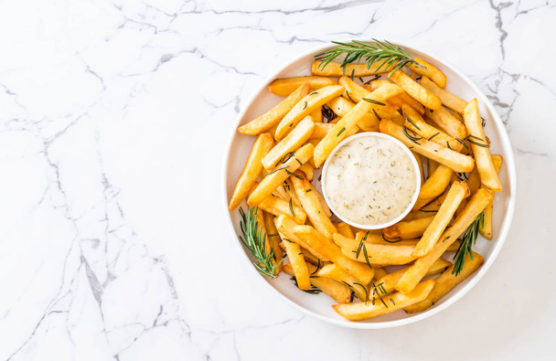 french fries with sauce - unhealthy food - Foto, afbeelding