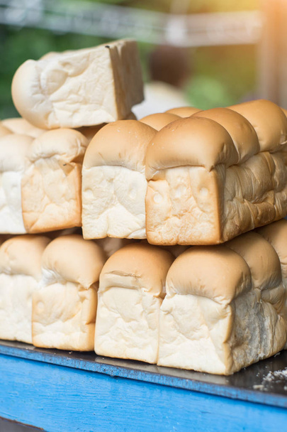 Fresh Bread stack on shelf - Foto, Imagem