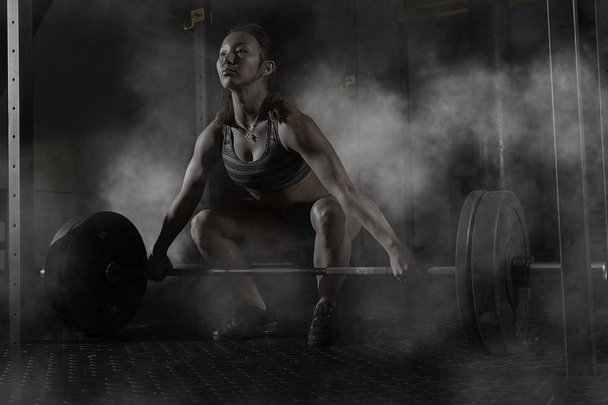 Portrait of a muscular woman workout with barbell at gym. Crossfit style - Fotoğraf, Görsel