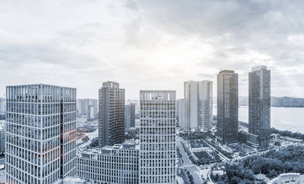 ουρανοξύστες από μια σύγχρονη πόλη με θέα προοπτική κάτω από ουρανό - Φωτογραφία, εικόνα